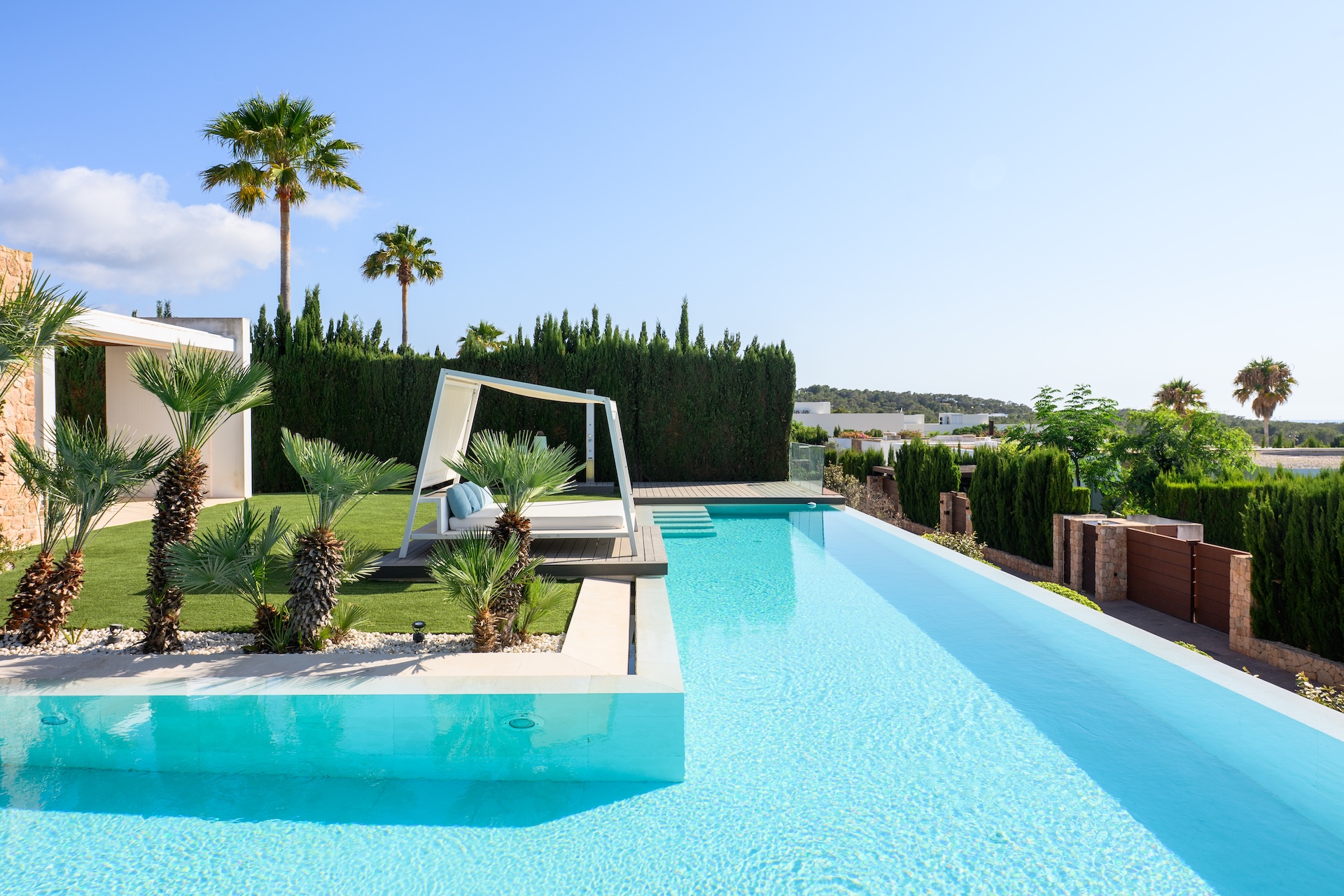 vResa Estates te koop sale Cala Comte .jpg